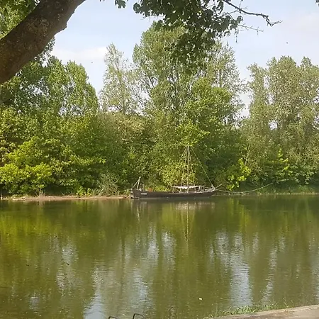 Habitación en casa particular Privée Des 2 Clochers Vernantes