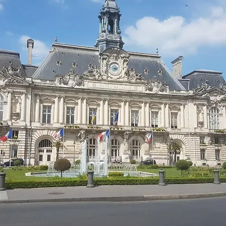 Privée Des 2 Clochers Vernantes