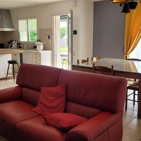 Privée Des 2 Clochers Vernantes