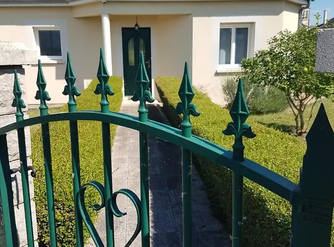 בית אירוח Privee Des 2 Clochers Vernantes