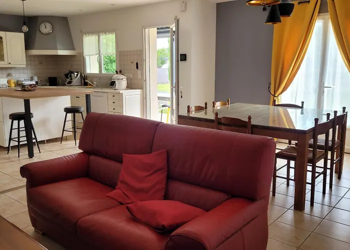 Privee Des 2 Clochers Vernantes